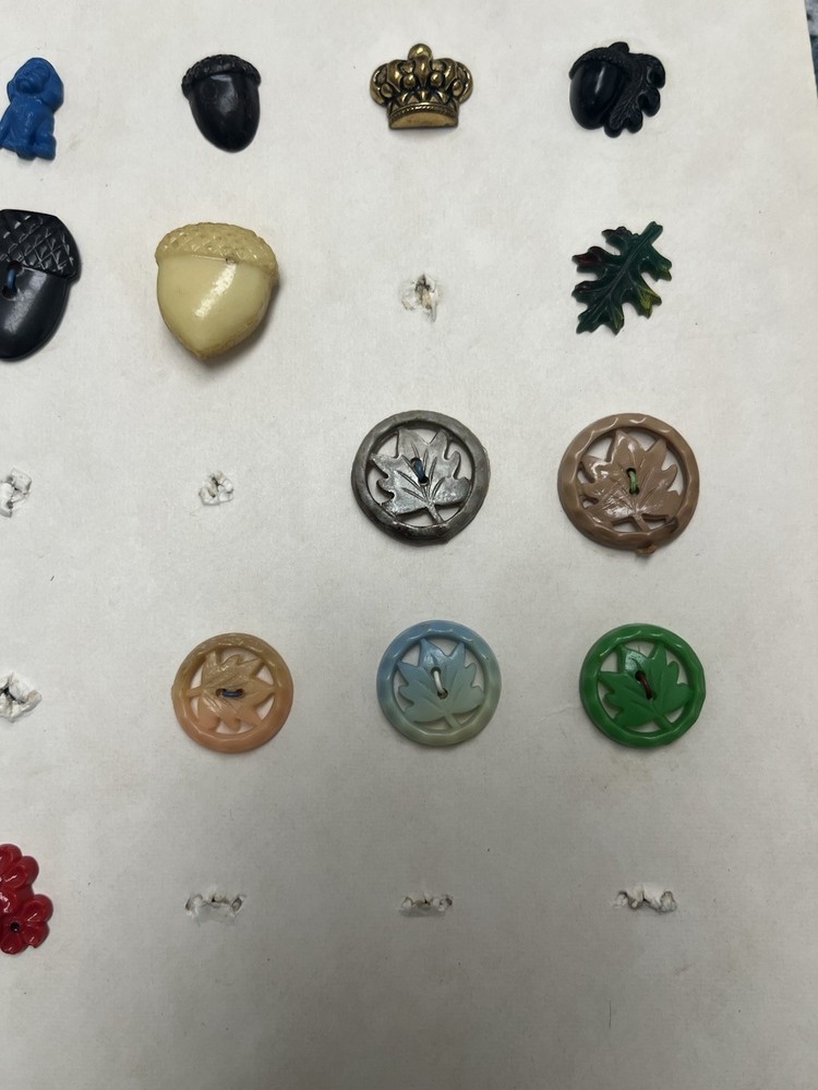 Vintage Realistic Plastic Button Elephant, Patriotic, Leaf, Flower Set 30