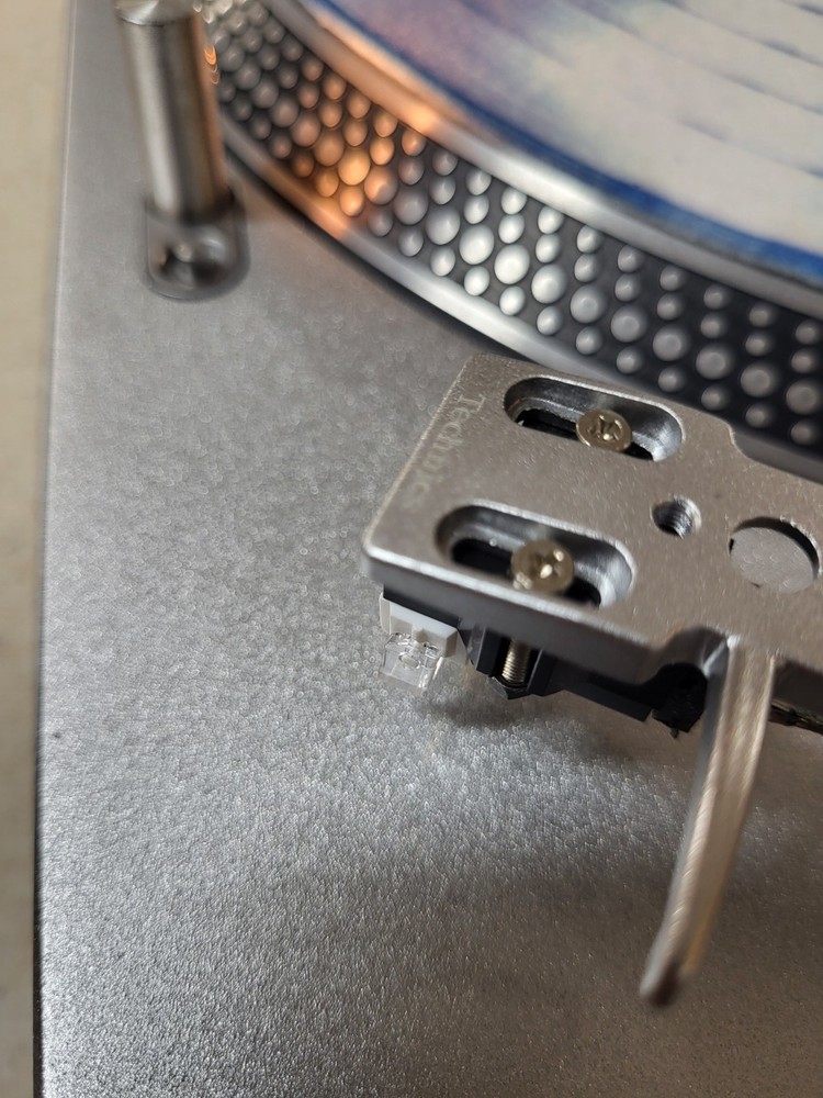 Technics SL1200Mk2 Turntable - Refurbished and Fully Functional