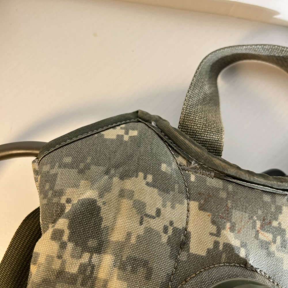 Molle II Hydration System Carrier WITH 100oz/3L Bladder ACU