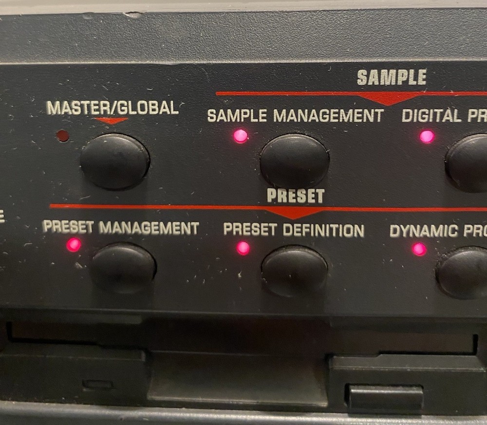 E-MU ESI-32 Rackmount 32-Voice Digital Sampler Powers Up