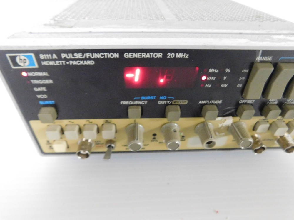 HEWLETT PACKARD 8111A PULSE/FUNCTION GENERATOR 20 MHZ (SML128)
