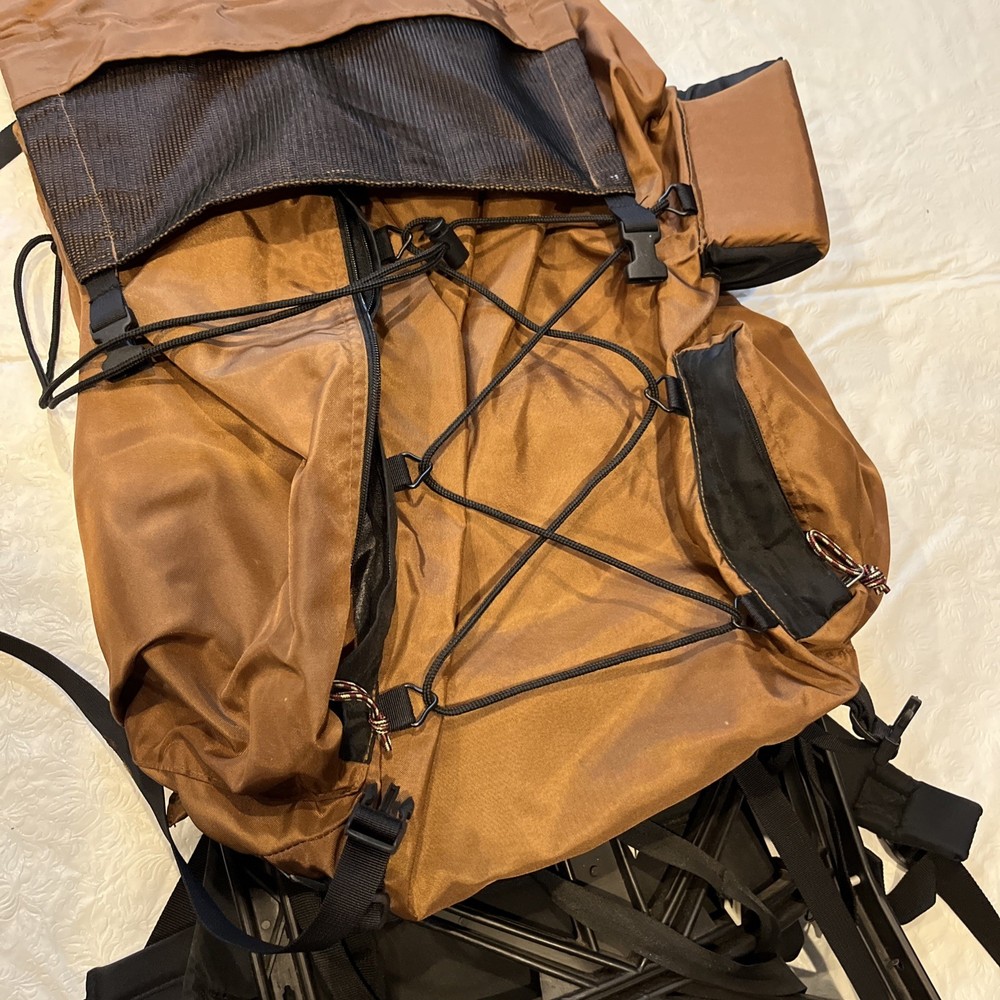 Camp Trails External Frame Hiking Backpack Size M Adjustable Black and Tan