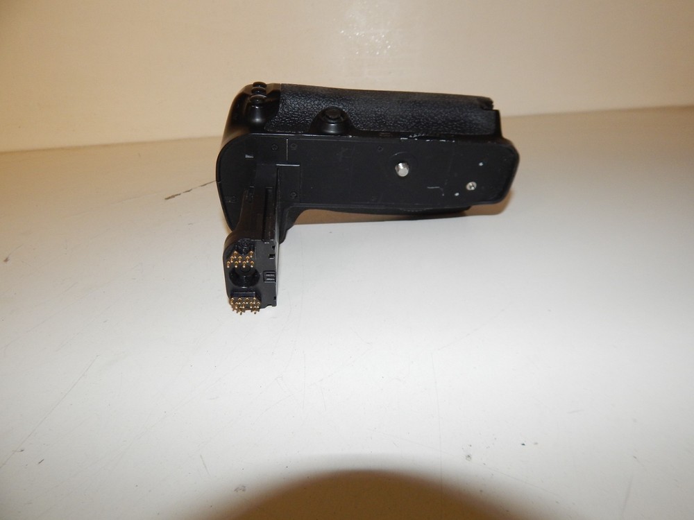 ^^ VIVITAR VIV-PG-5DMIV BATTERY CAMERA GRIP (SLS144)
