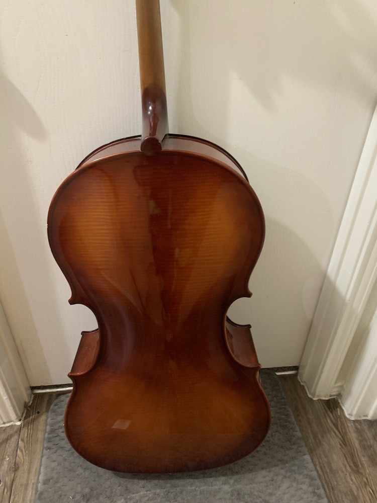 4/4 size cello used