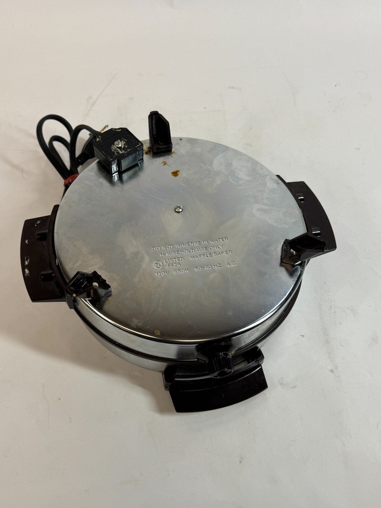 Toastmaster Model 442A Chrome Round Single Belgian Waffle Maker Baker WORKS