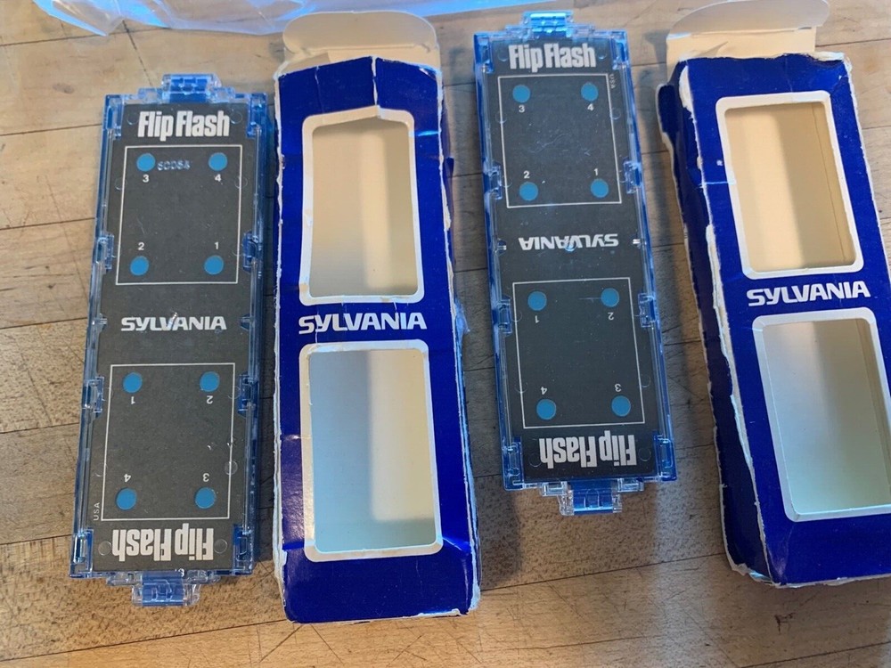 2 Packs LOT VINTAGE FLASHBULBS SYLVANIA BLUE DOT FLIP FLASH FLASHCUBES