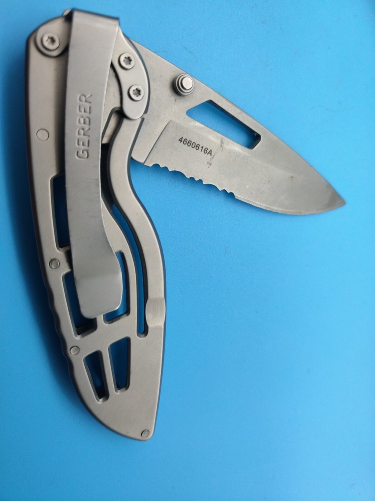 USED GERBER FOLDING PARAFRAME KNIFE PARTIALLY SERRATED BLADE b