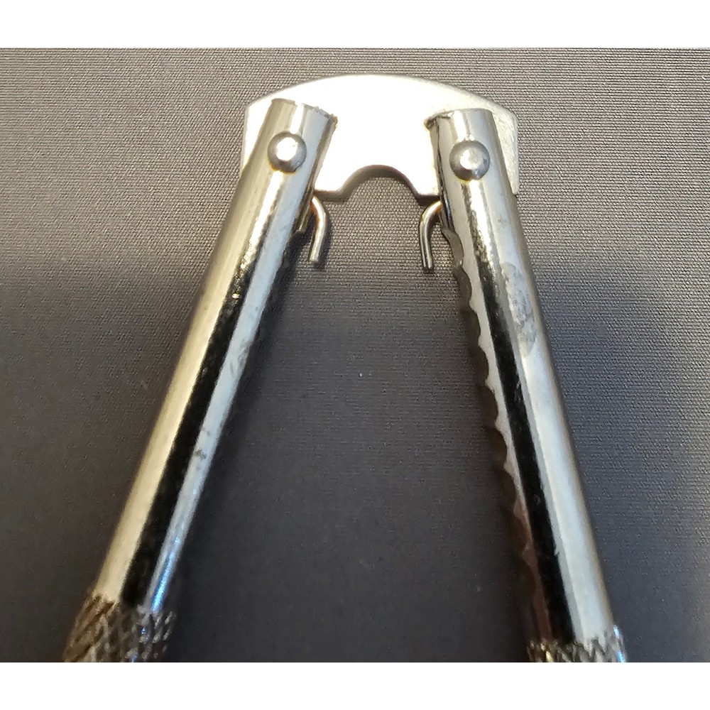 Vintage 4-1/2" Nut Cracker/Sheller - used