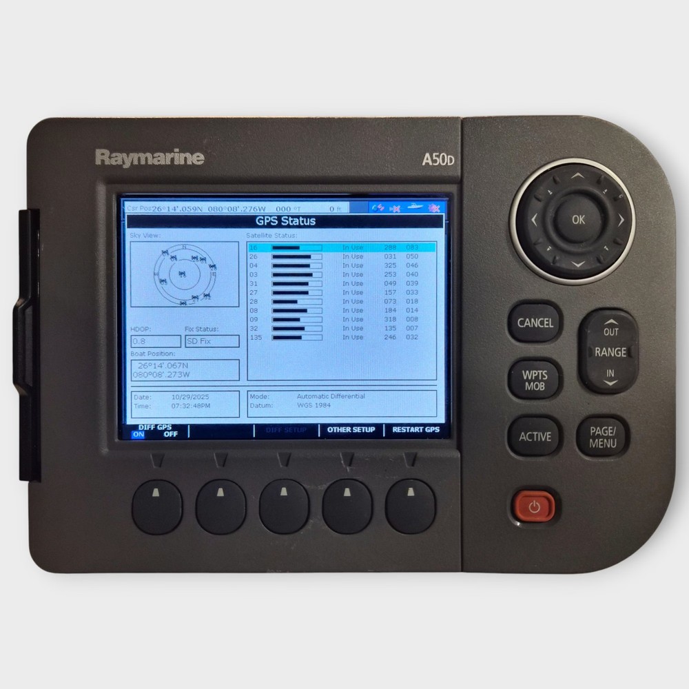 Raymarine A50D Multifunction Chartplotter Display -E62186- w/ Sun Cover - Tested
