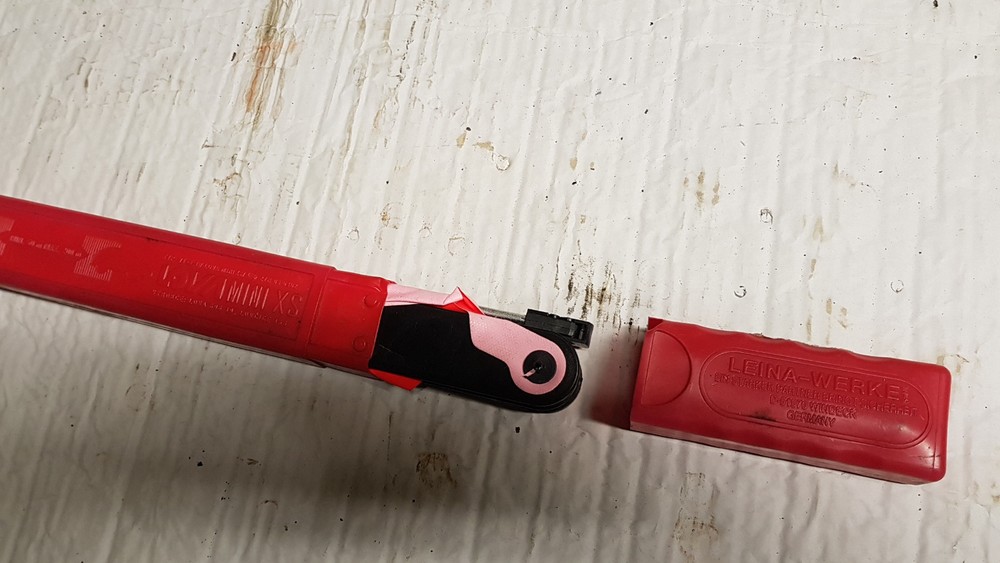 27R030302 warning triangle with plastic sleeve