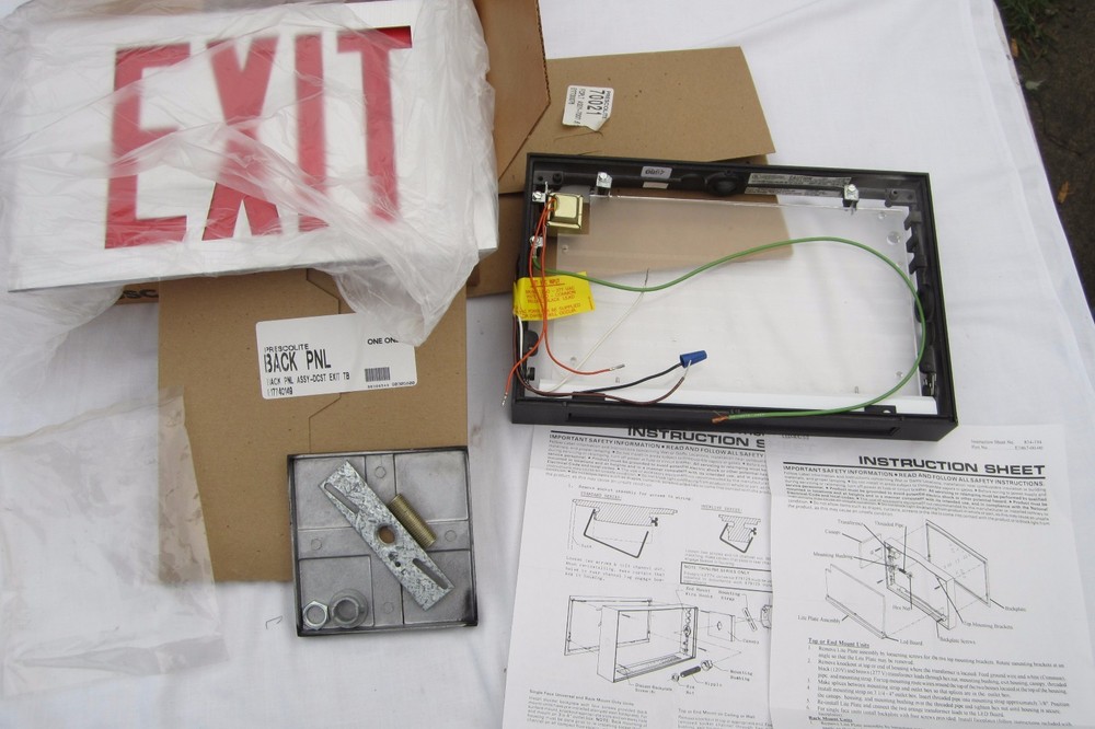 COOPER LIGHTING EXIT LIGHT SIGN CCX61RWH7 EX1 Sure-Lites