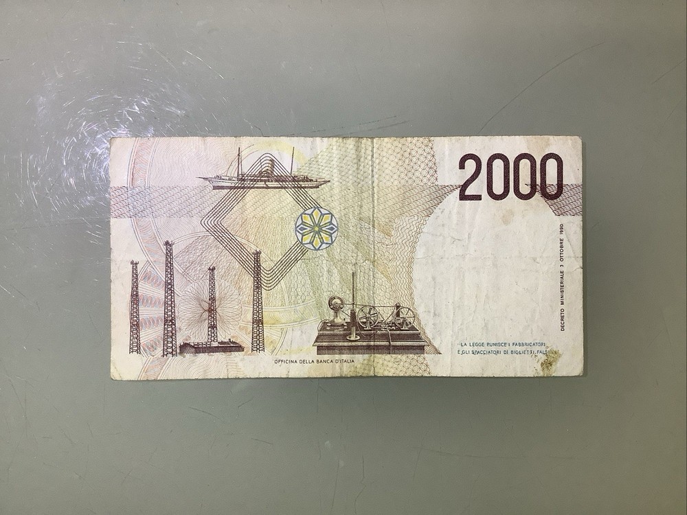 Italy 2000 Lire 1990 Circulated
