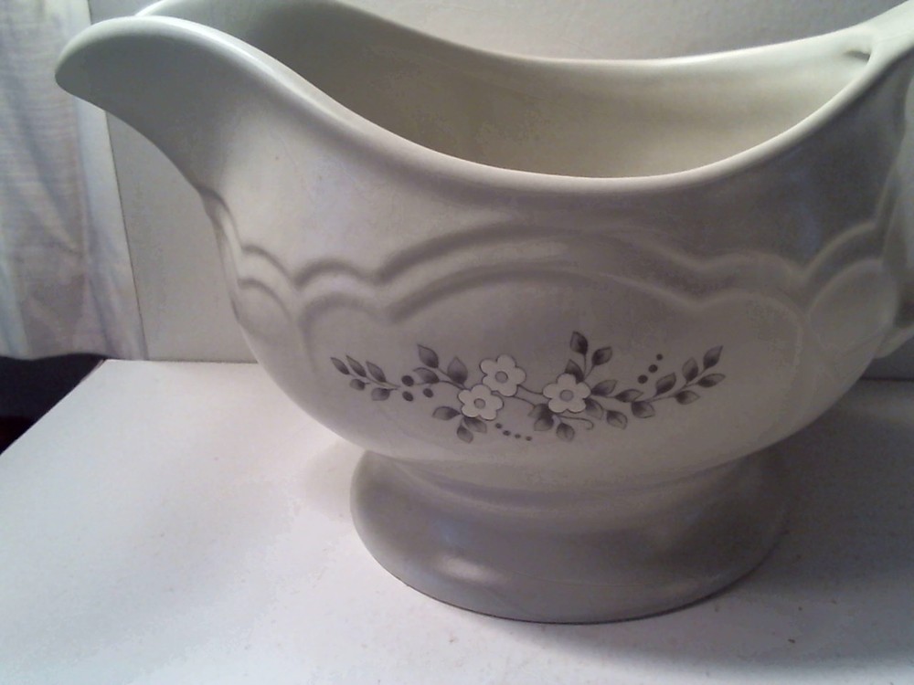 Pfaltzgraff Gravy Server & Creamer Server - Excellent Condition