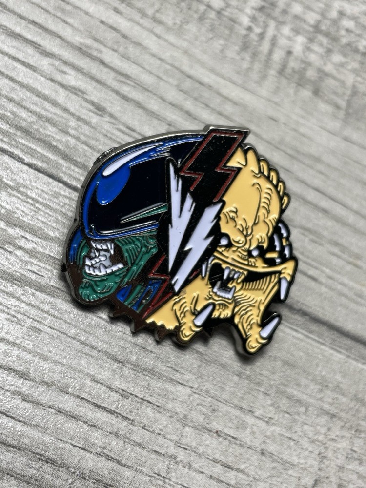 alien vs predator Enamel Pin Movie Sci Fi Horror