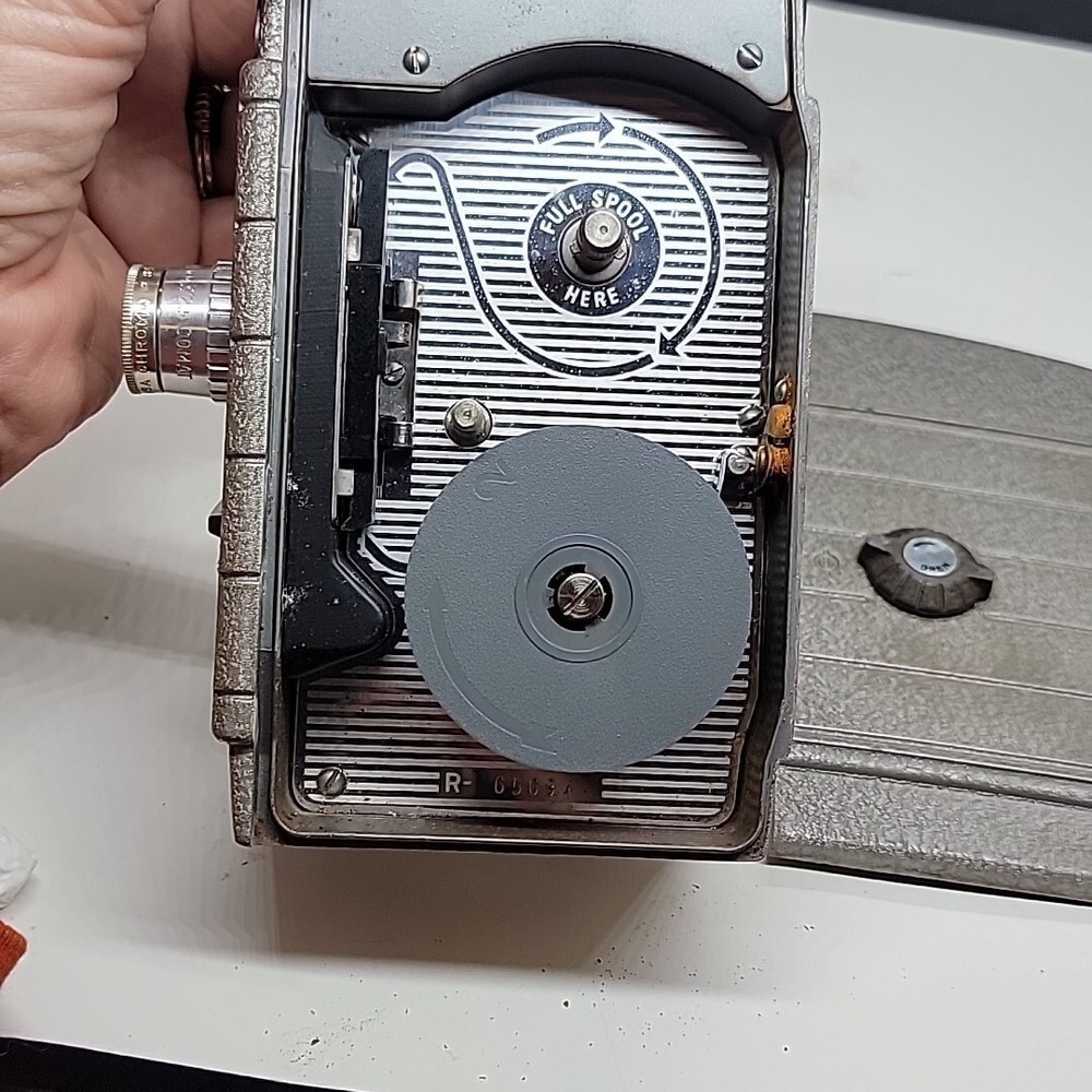 VINTAGE BELL & HOWELL 8MM CAMERA TWO TWENTY UNTESTED
