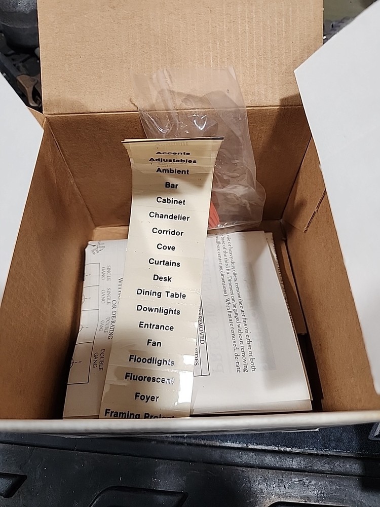 Lightolier Controls P600-3P Specification Grade 3 Way Dimmer