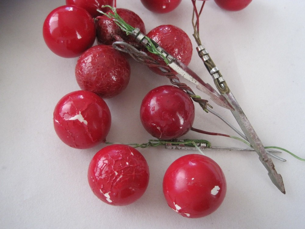 Old Red Berry Christmas Pick 13 Berries