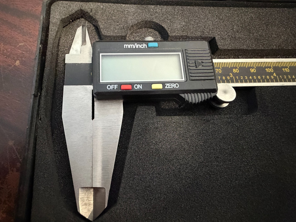 UNKNOWN 12" DIGITAL CALIPER W/CASE