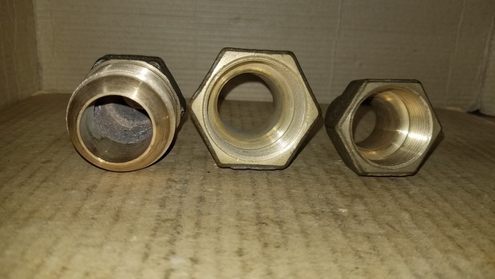 Mueller Straight Coupling with threaded Copper Flare Nut