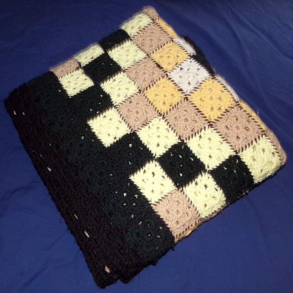 AFGHAN Medium 66 " x 50" Geometric Pattern Black White Yellow Pink Couch Throw