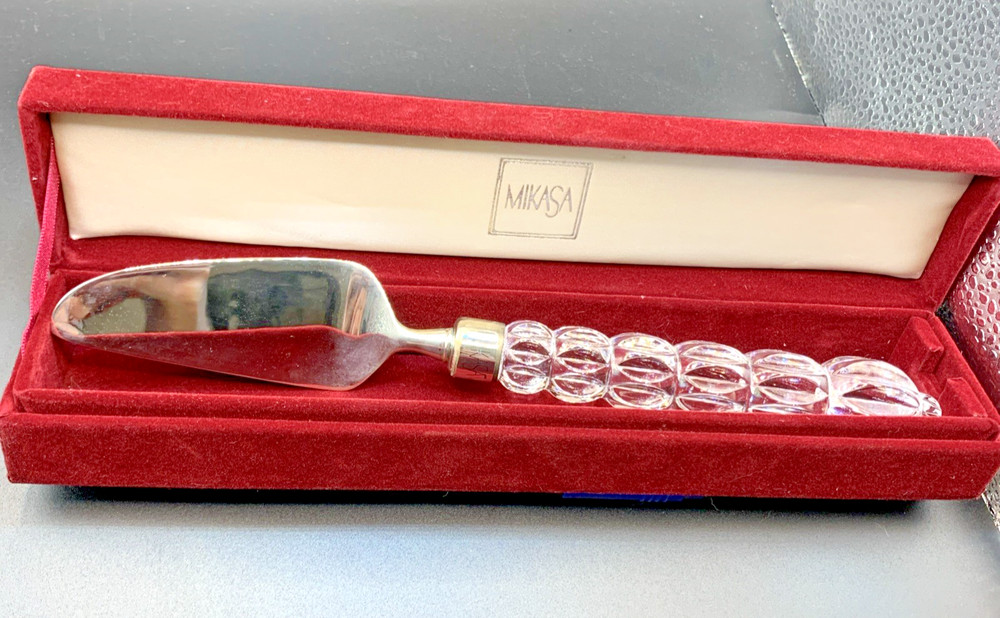 Mikasa 9 1/2" Silver Plate Cake Server W/ Crystal Handle W/Box Wedding Pie
