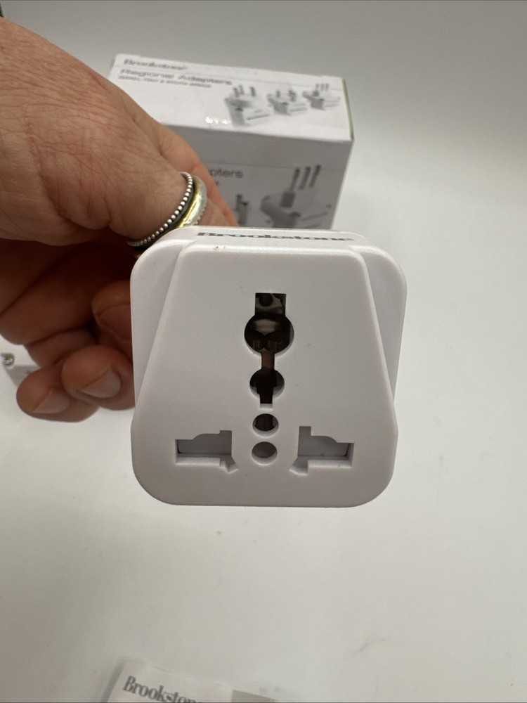 Brookstone International Adapter Plug Set 638056