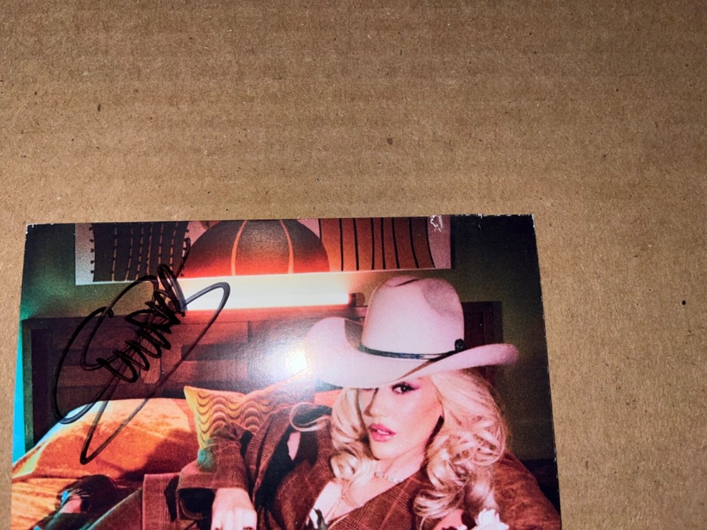 Gwen Stefani Signed Autographed CD Bouquet No Doubt
