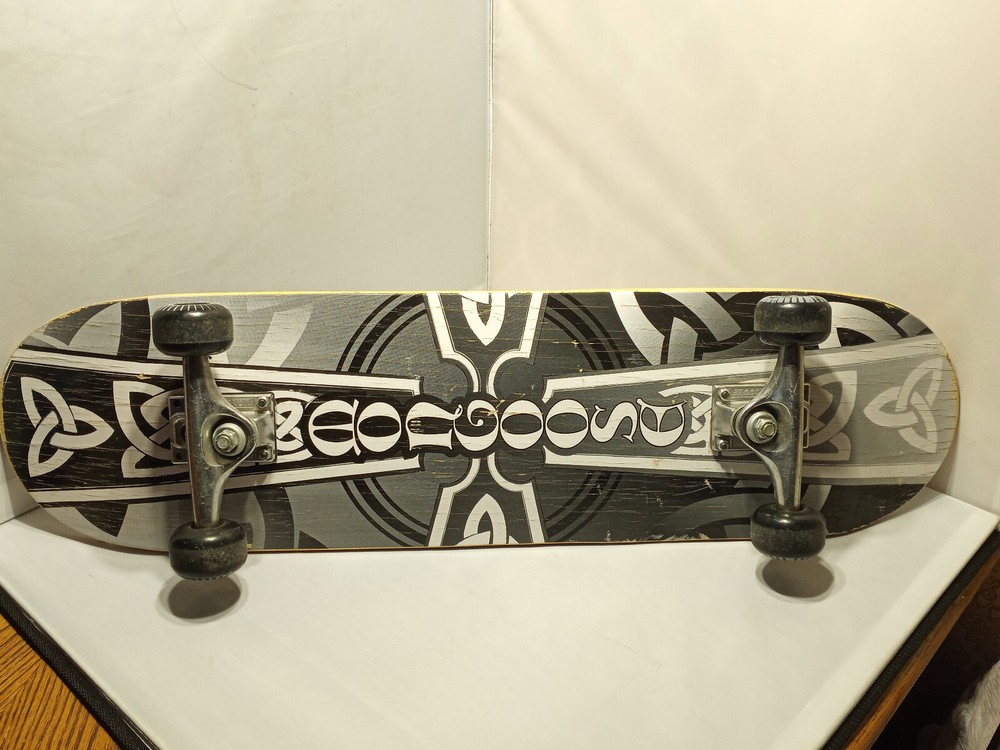 MONGOOSE CELTIC DESIGN SKATEBOARD 8” x 31”