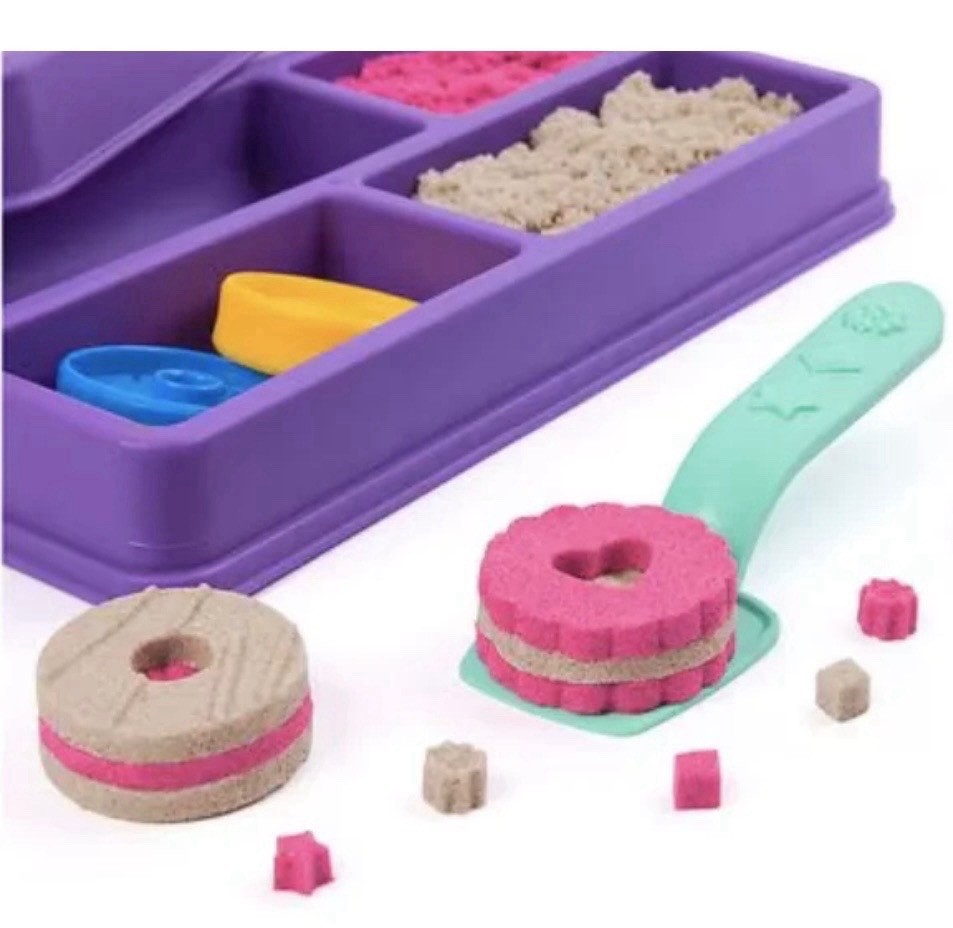 Kinetic Sand Cookie Making Box Kit - Includes 2 Colors & 3 Accessories