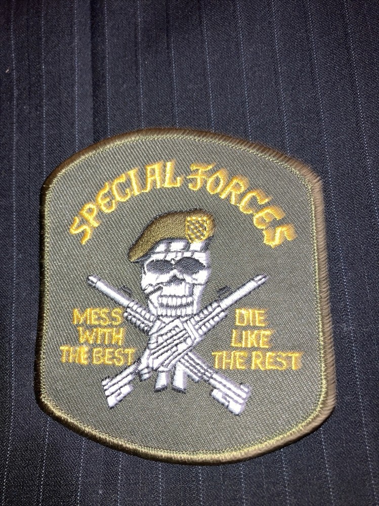 SPECIAL FORCES MACHINE GUNS AND SKULL PATCH