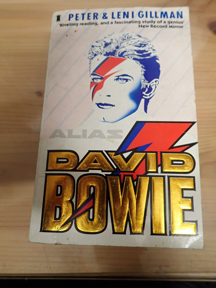 DAVID BOWIE - ALIAS DAVID BOWIE - PAPERBACK by GILLMAN - 1987