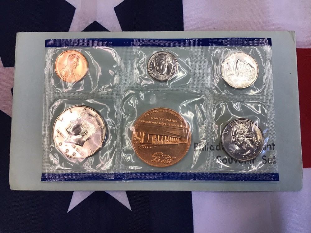 1998-P Official US Mint Souvenir Set with Envelope.