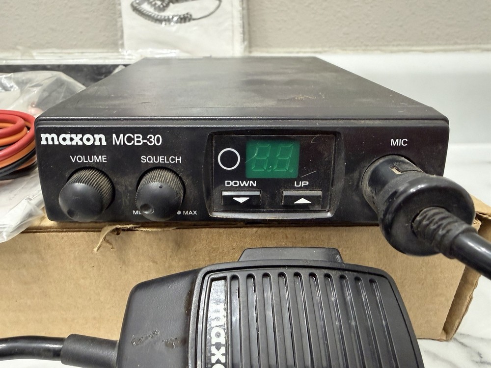 Maxon Compact 40 Channel Mobile CB Radio MCB-30 In Box Untested
