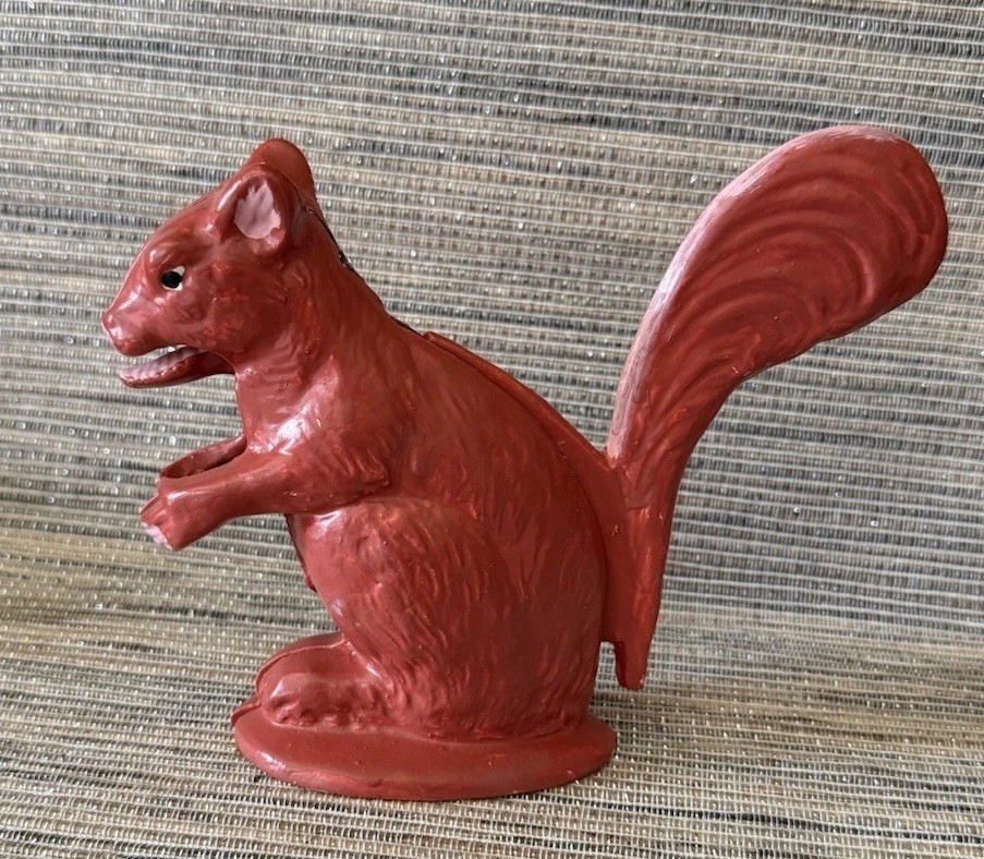VINTAGE CAST IRON RED HUES SQUIRREL MANUAL NUTCRACKER