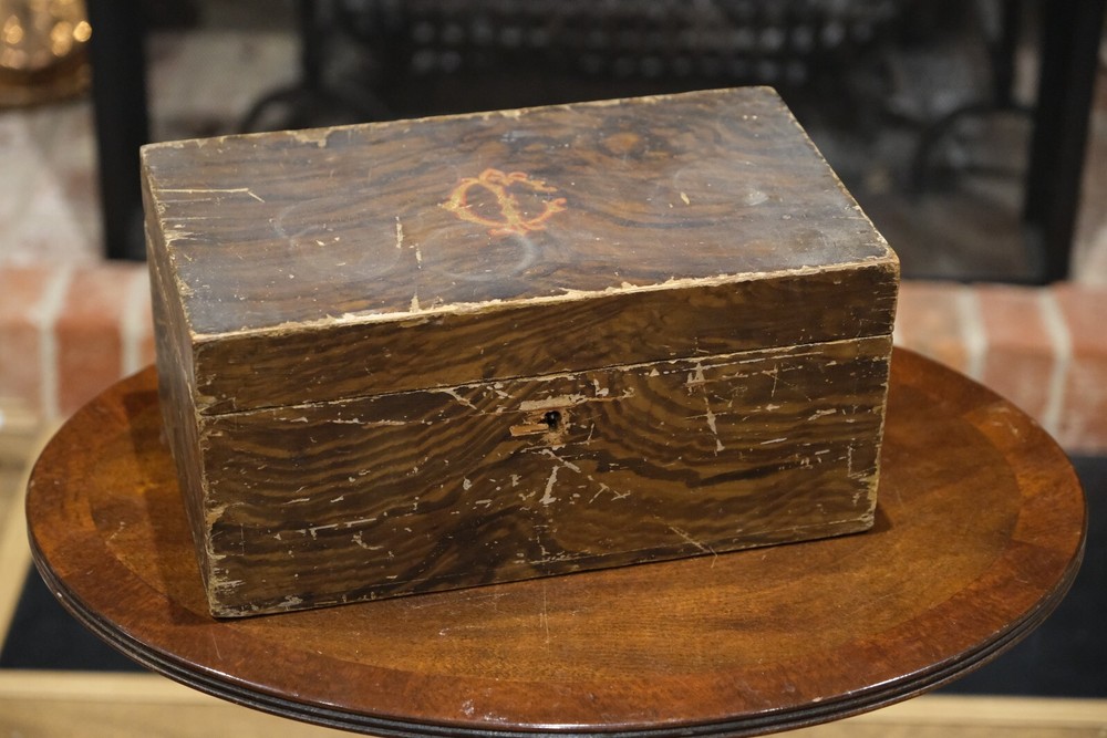 Large Victorian pine box with original scumble decoration