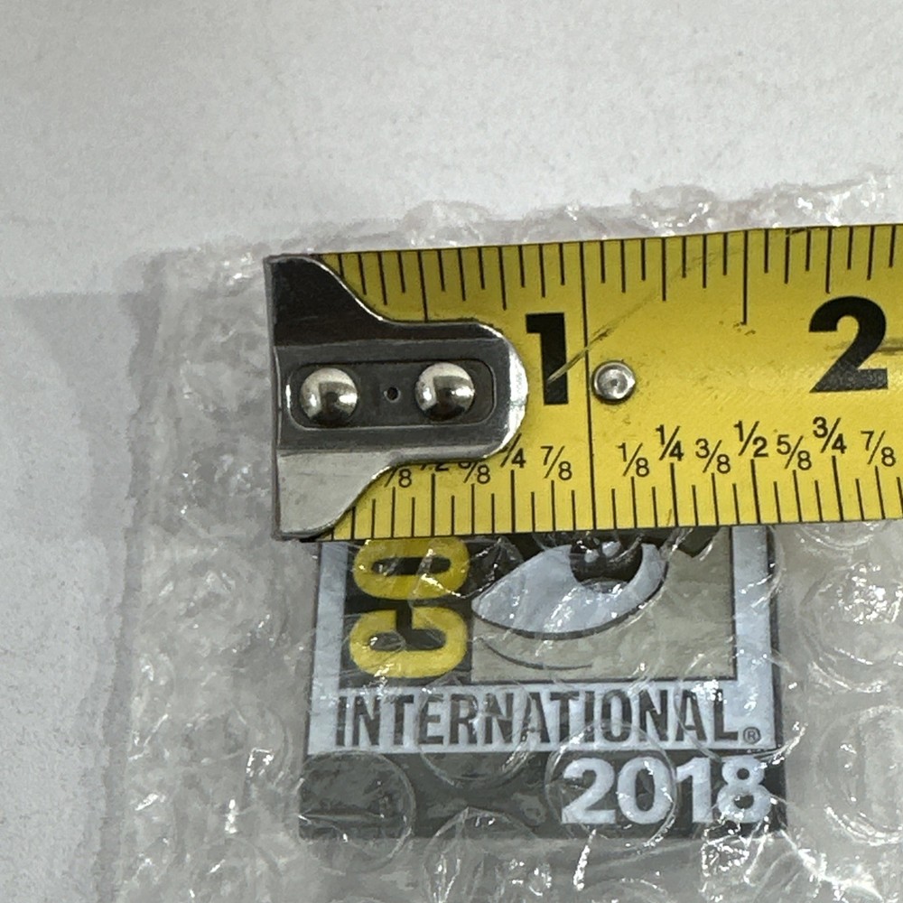 SAN DIEGO COMIC-CON 2018 ENAMEL PIN BOX & BOOK