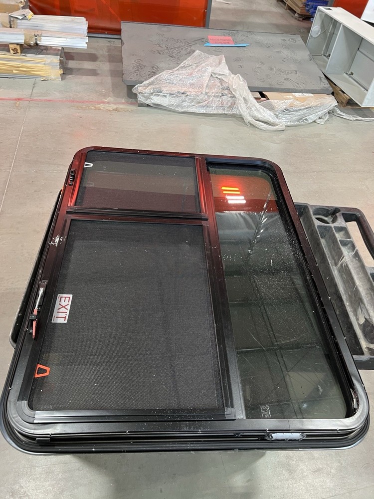 NEW! LIPPERT RV Insulated Window – 42″ x 32″ G20 Tinted Black Frame V000610814