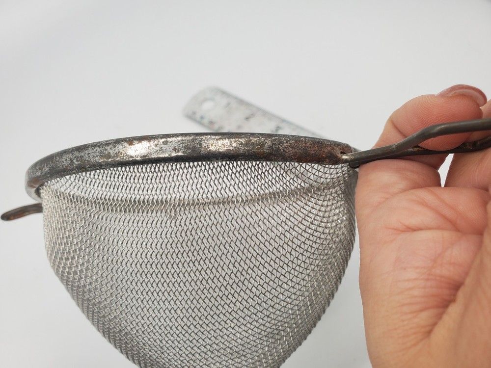 Ecko Strainer Sifter Handheld 11.5" x 5" Wire Mesh Plastic Black Handle Vtg✨️