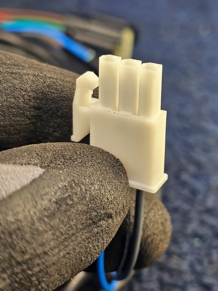 Whelen 01-0488679-07: Core Cables CanPort Interface Adapter