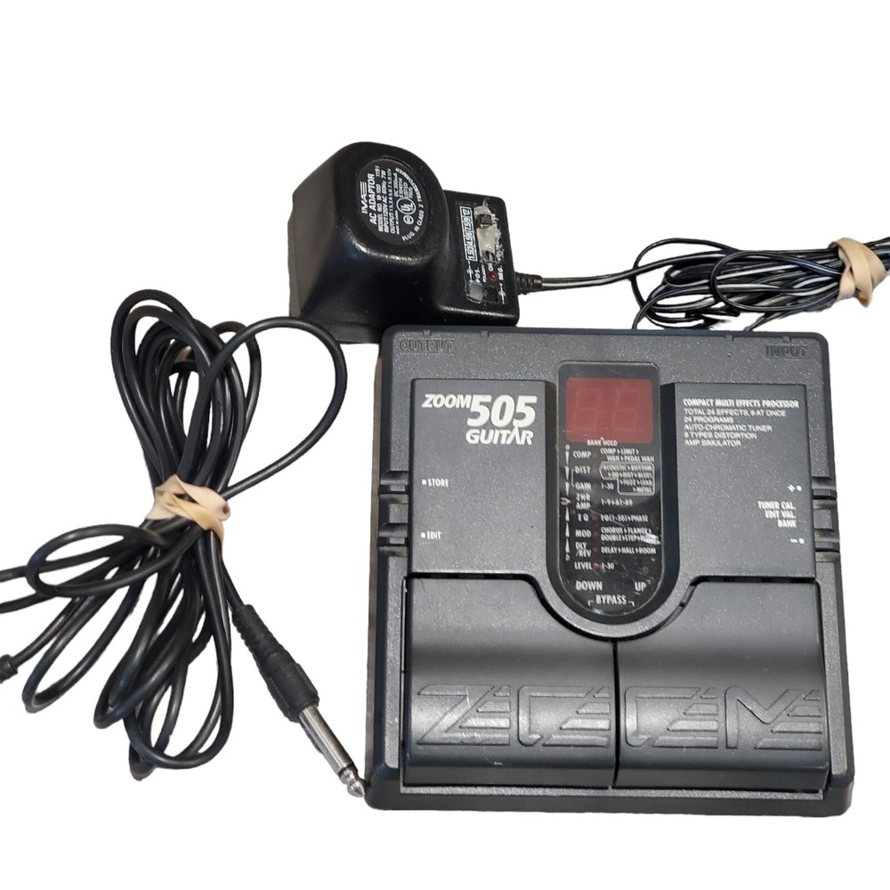 ZOOM 505 Multi Processor Pedal Compact Guitar Effector Japan w Cords Powers on