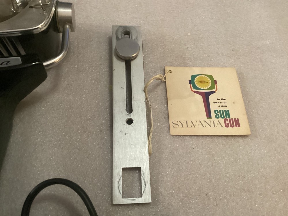 VINTAGE SYLVANIA SUN GUN TESTED WORKS