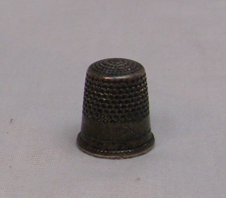 ANTIQUE SILVER PLATE SEWING THIMBLE