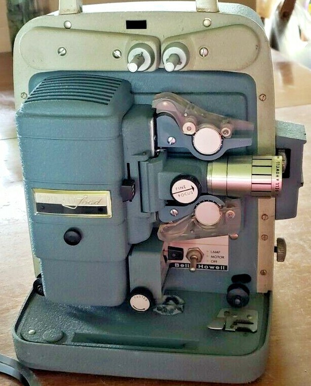 VINTAGE BELL & HOWELL SUPER AUTO LOAD PROJECTOR 8MM