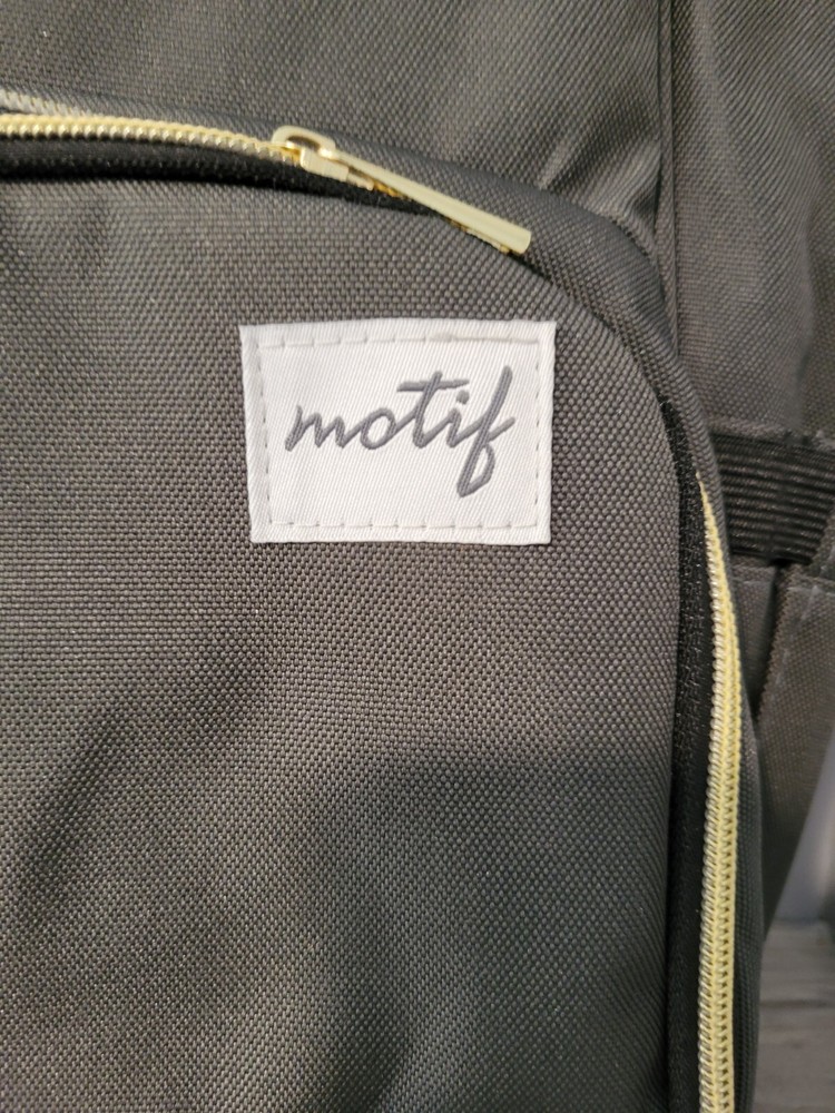 MOTIF BREAST PUMP BACKBACK NEW WITHOUT TAGS. INSULATED!!