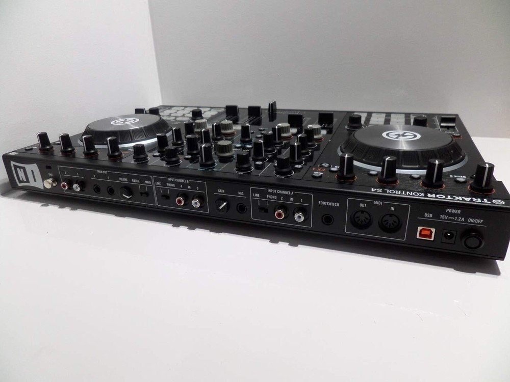 Native Instruments Traktor Kontrol S4 MK2  Pro DJ Controller
