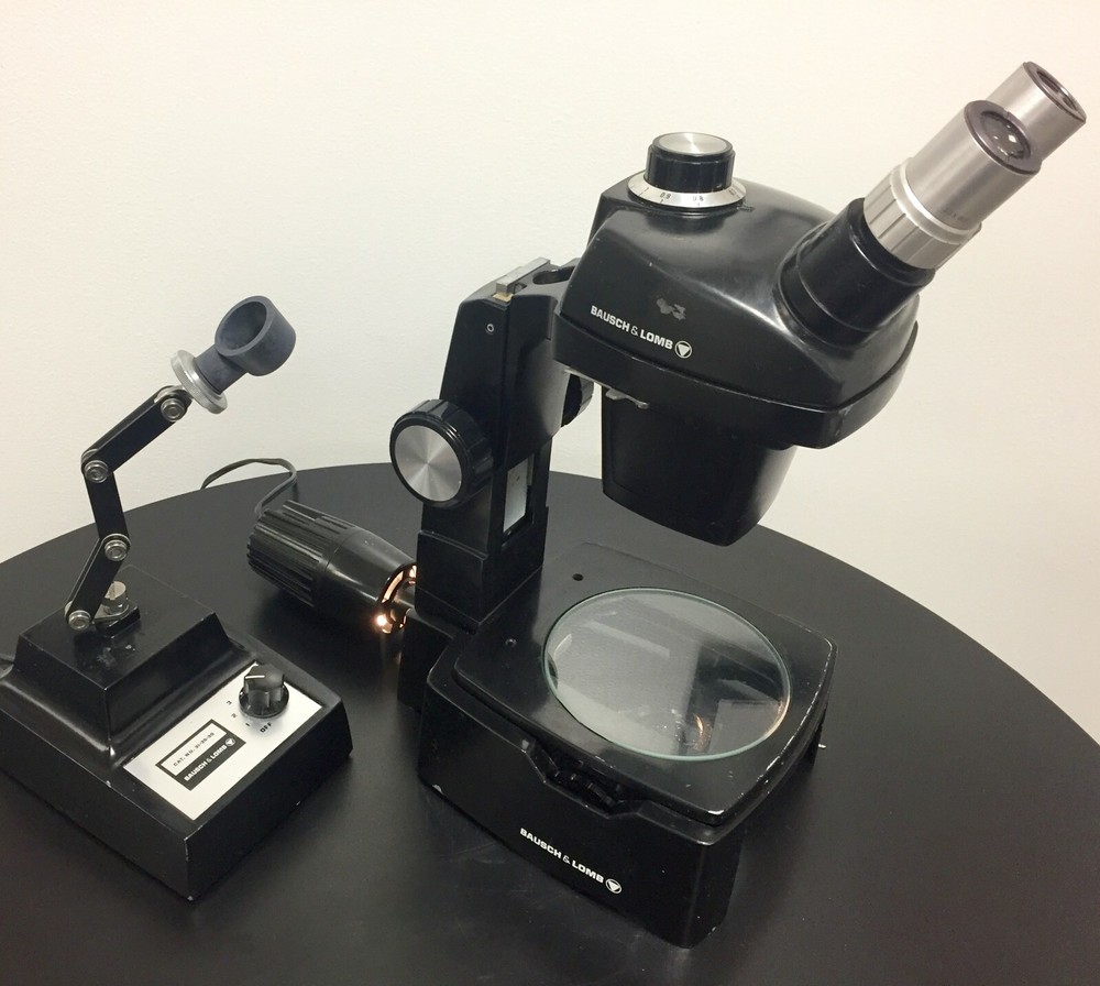 Bausch & Lomb StereoZoom 4 0.7x-3x Microscope w/ B & L Light Source