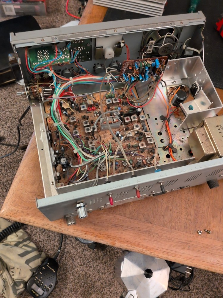 UNIDEN WASHINGTON CB RADIO WITH MICROPHONE