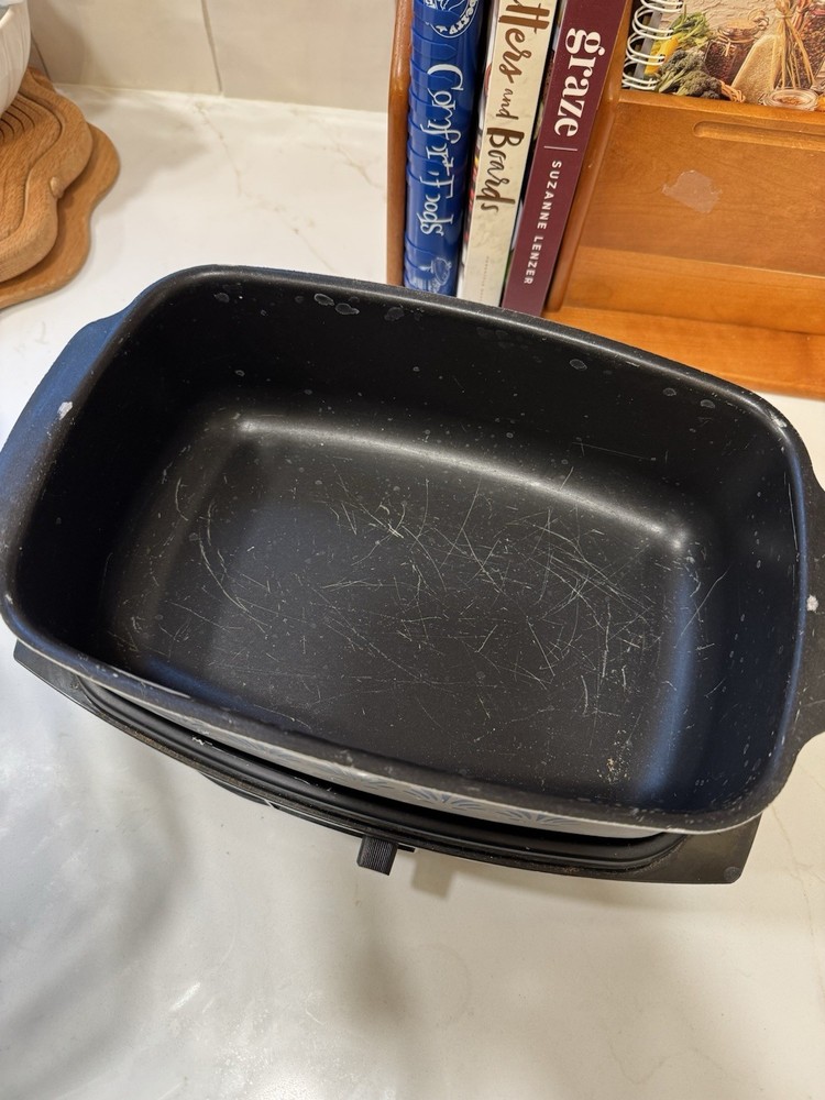 Vintage West Bend 4 Quart Slow Cooker