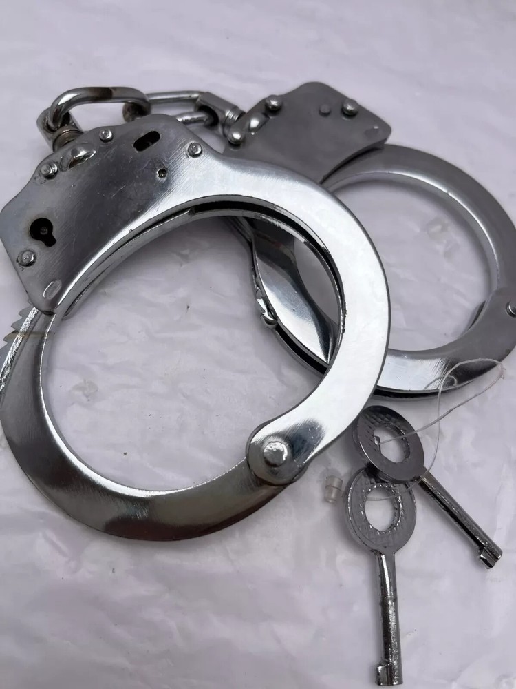 Maximum security Handcuffs Standard Size Nickel Double Locking New