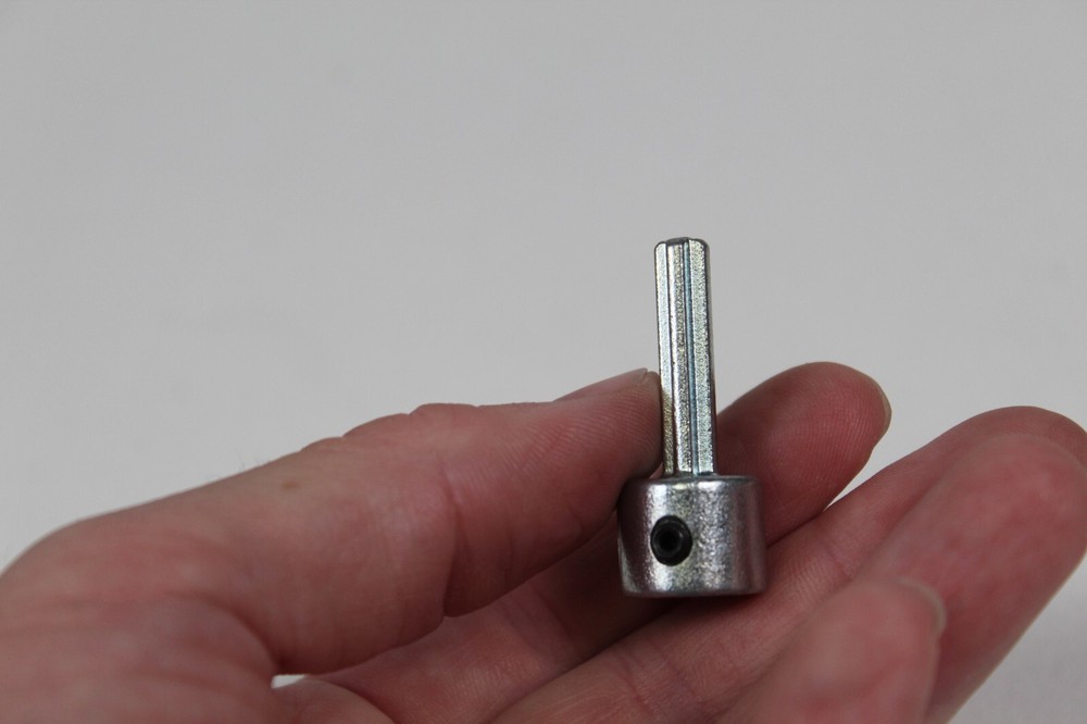 Sargent Manufacturing Exit Device Spindle Adaptor Locking Screw 700 series